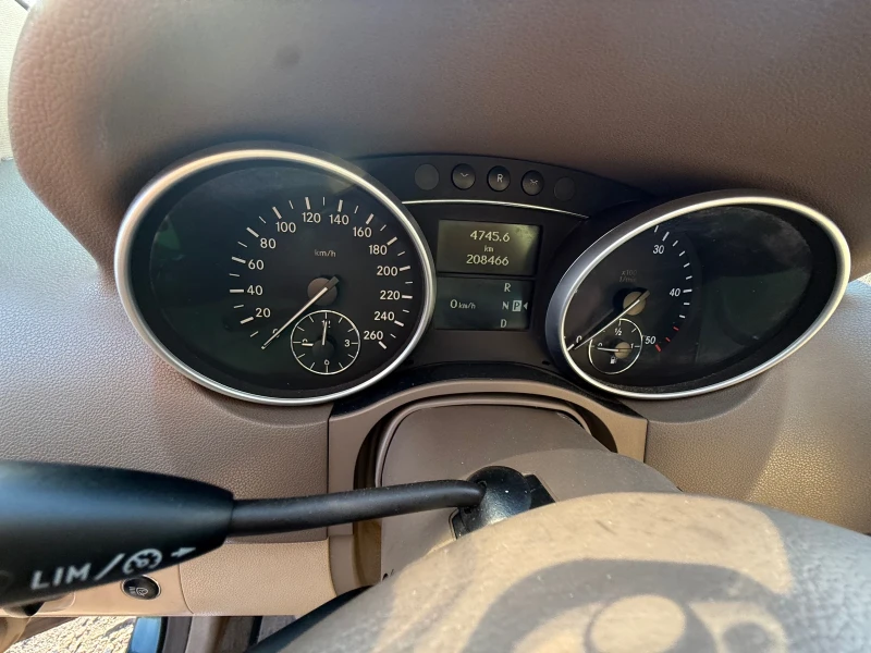 Mercedes-Benz ML 320 Дизел 221 кс, снимка 8 - Автомобили и джипове - 52678601