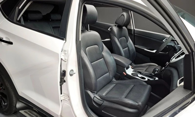 Hyundai Tucson, снимка 12 - Автомобили и джипове - 52723036