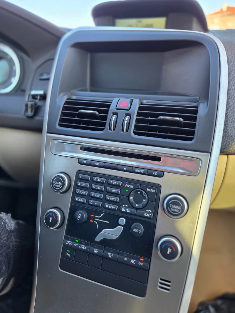 Volvo XC60 2.0D3 SUMMUM* УНИКАЛНО* , снимка 16 - Автомобили и джипове - 52954628