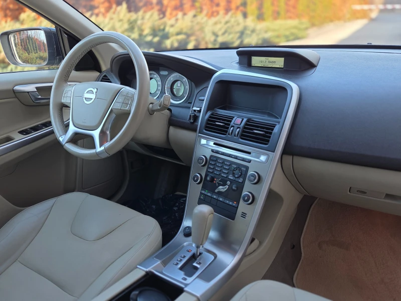 Volvo XC60 2.0D3 SUMMUM* УНИКАЛНО* , снимка 8 - Автомобили и джипове - 52954628