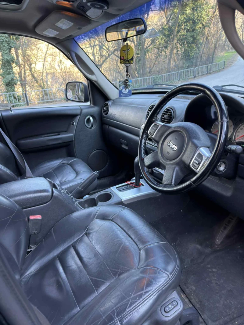 Jeep Cherokee 3.7, снимка 8 - Автомобили и джипове - 53102036