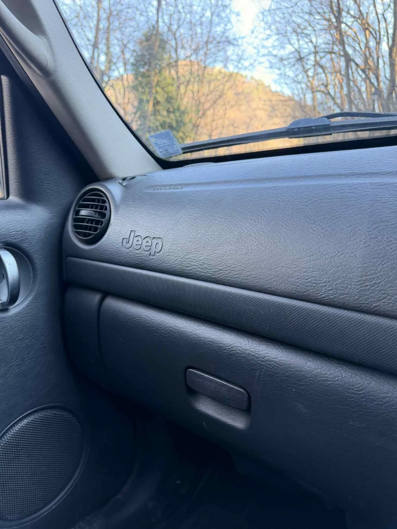 Jeep Cherokee 3.7, снимка 14 - Автомобили и джипове - 53102036