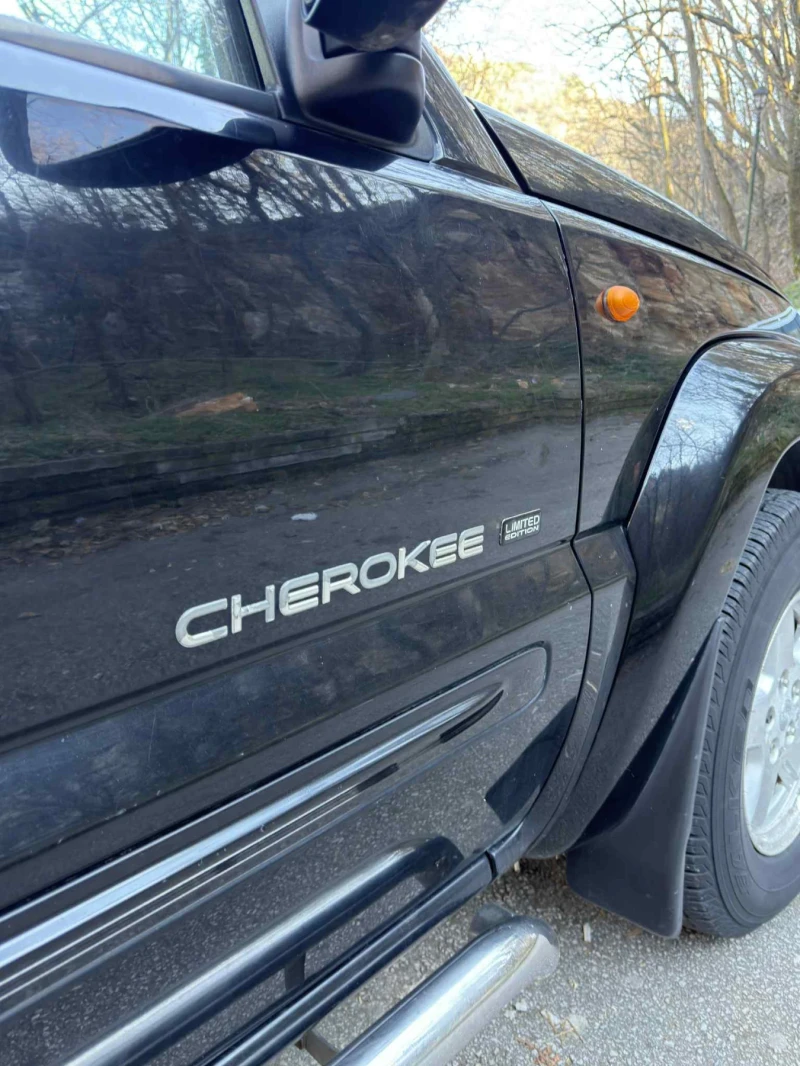 Jeep Cherokee 3.7, снимка 10 - Автомобили и джипове - 53102036