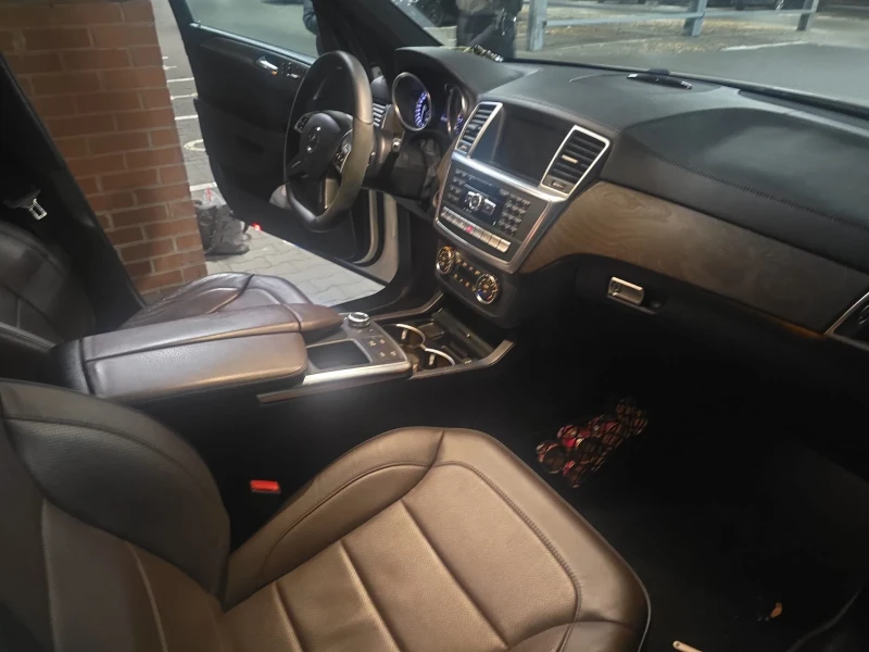 Mercedes-Benz ML 350 AMG = DISTRONIC = FULL, снимка 11 - Автомобили и джипове - 53135797