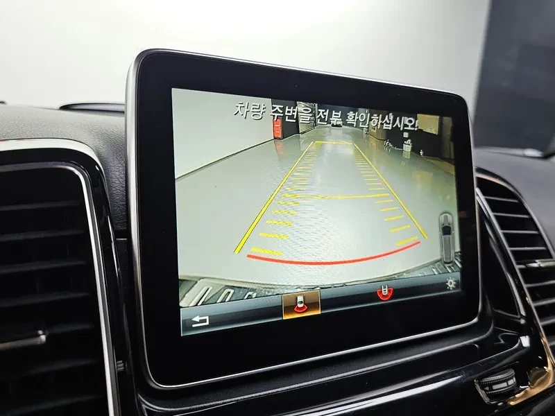 Mercedes-Benz GLE 250 D 4Matic, снимка 14 - Автомобили и джипове - 55789157