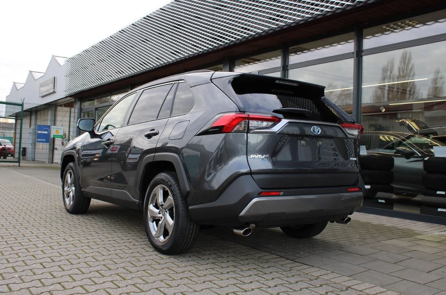 Toyota Rav4 * 2.5* 4X4* ТЕАМ D* HYBRID* NAVI* CARPLAY* LED* CA - изображение 4