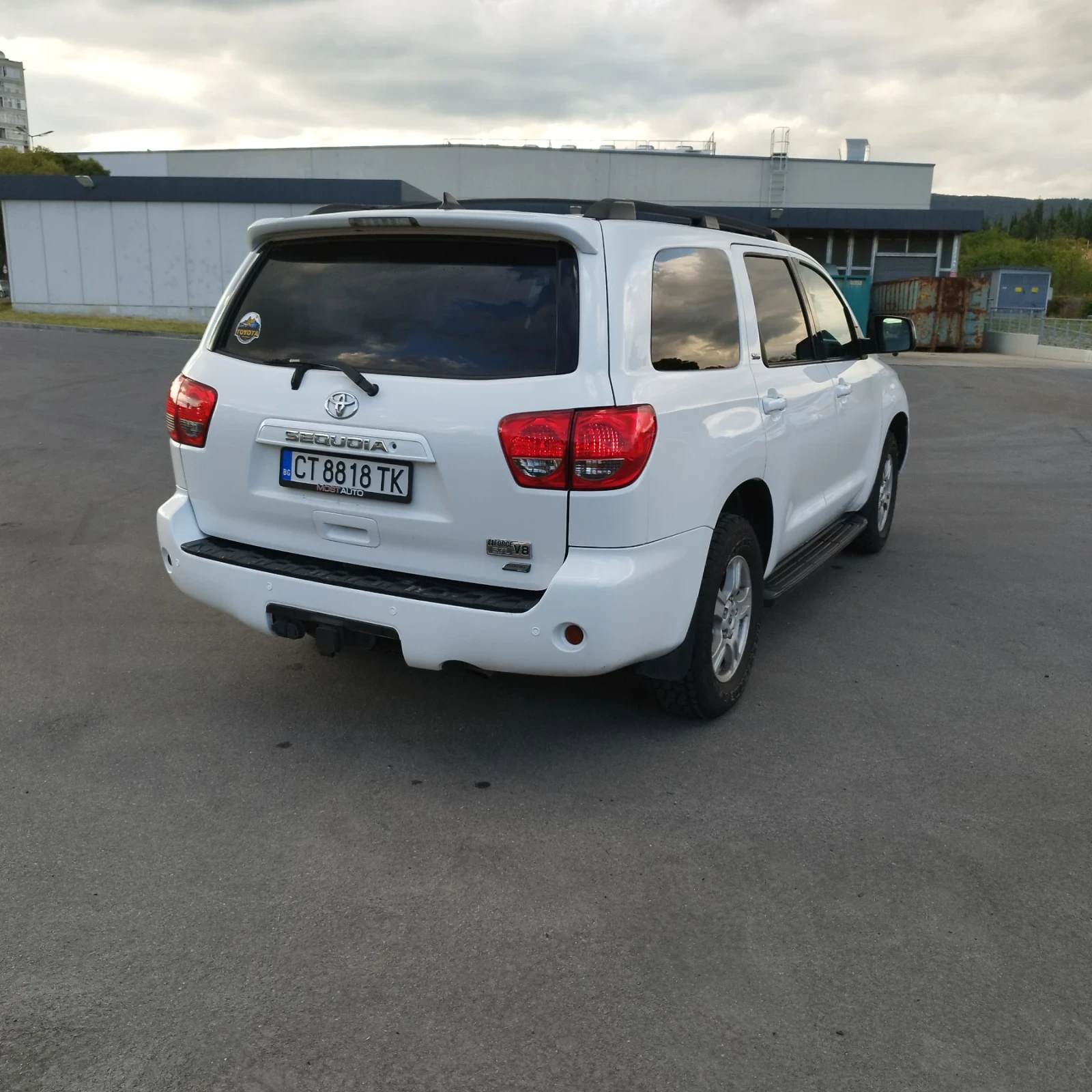 Toyota Sequoia 5.7  - изображение 6