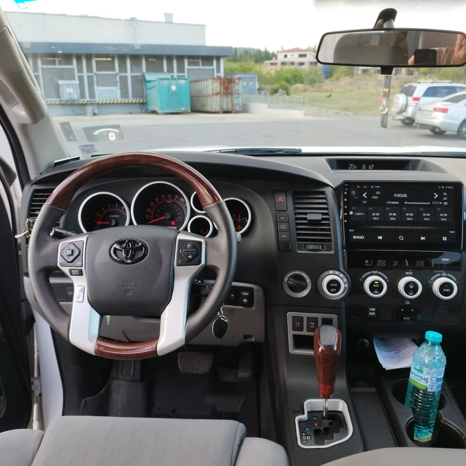 Toyota Sequoia 5.7  - изображение 9