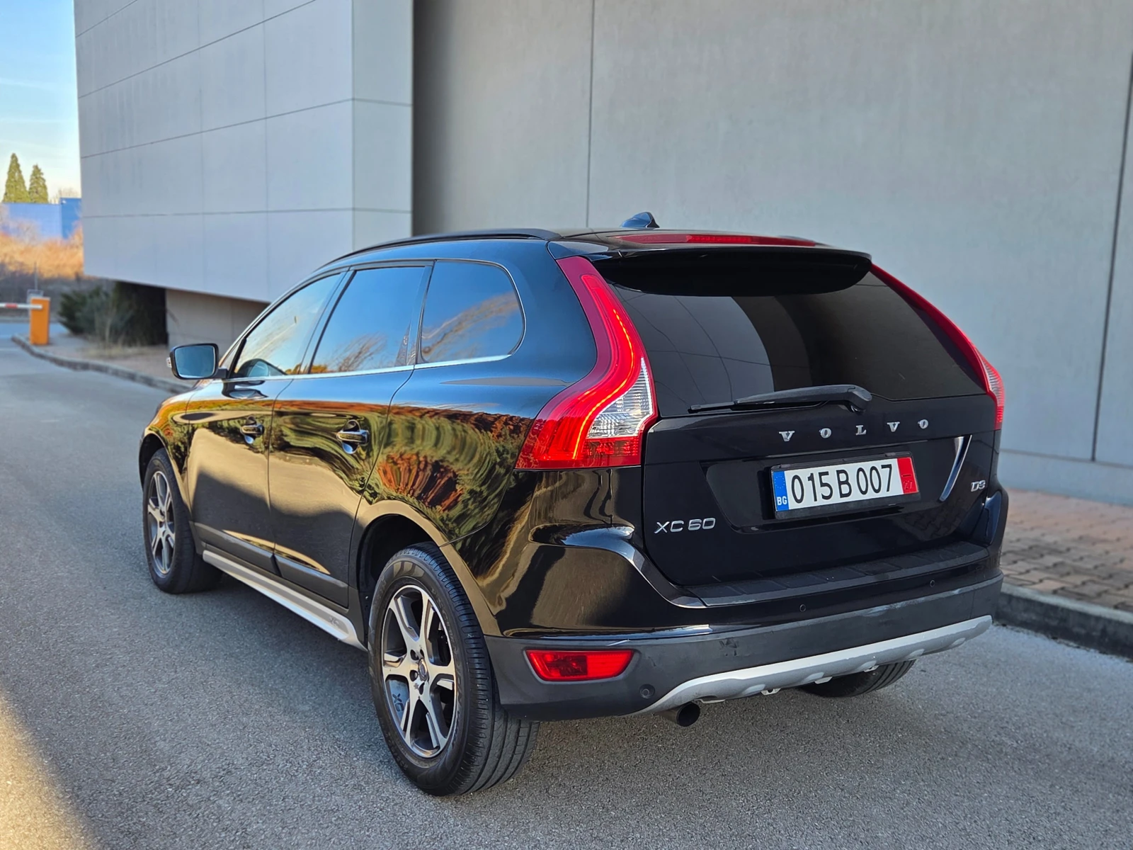 Volvo XC60 2.0D3 SUMMUM* УНИКАЛНО*  - изображение 5