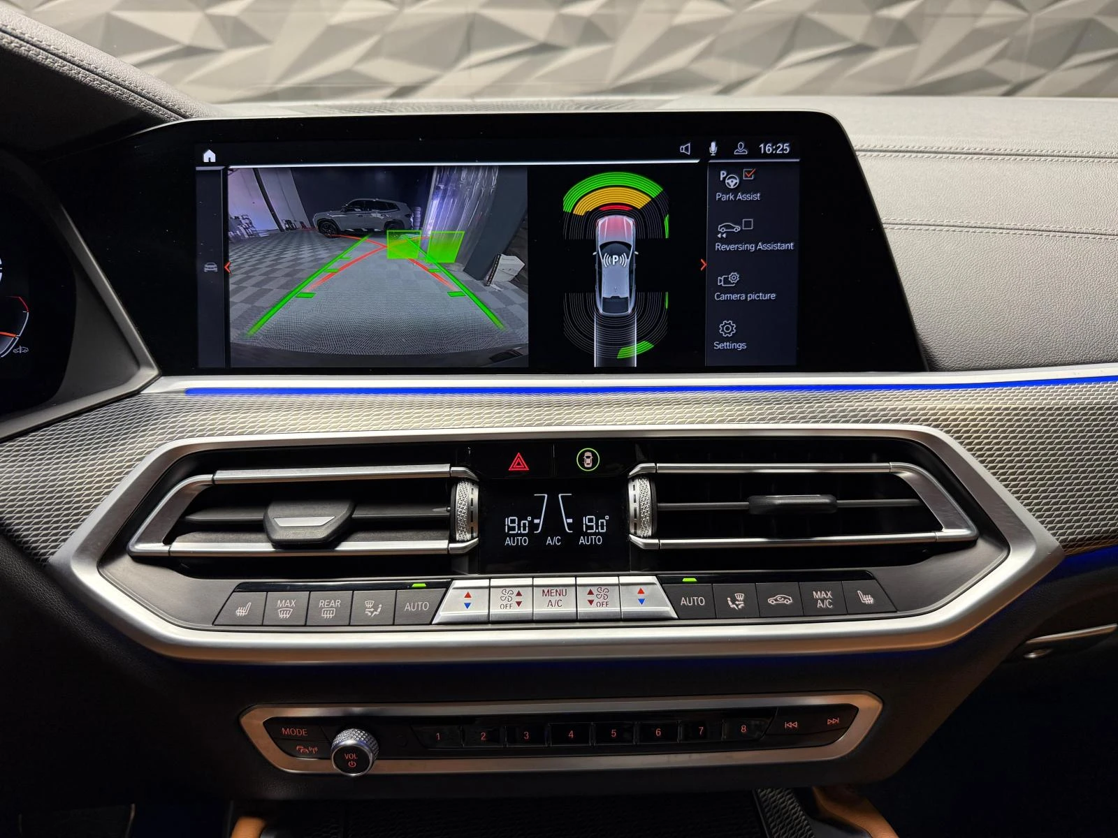 BMW X6 xDrive40d M-Sport* Camera* 360 патронник* Подгрев*, снимка 14 - Автомобили и джипове - 54118383