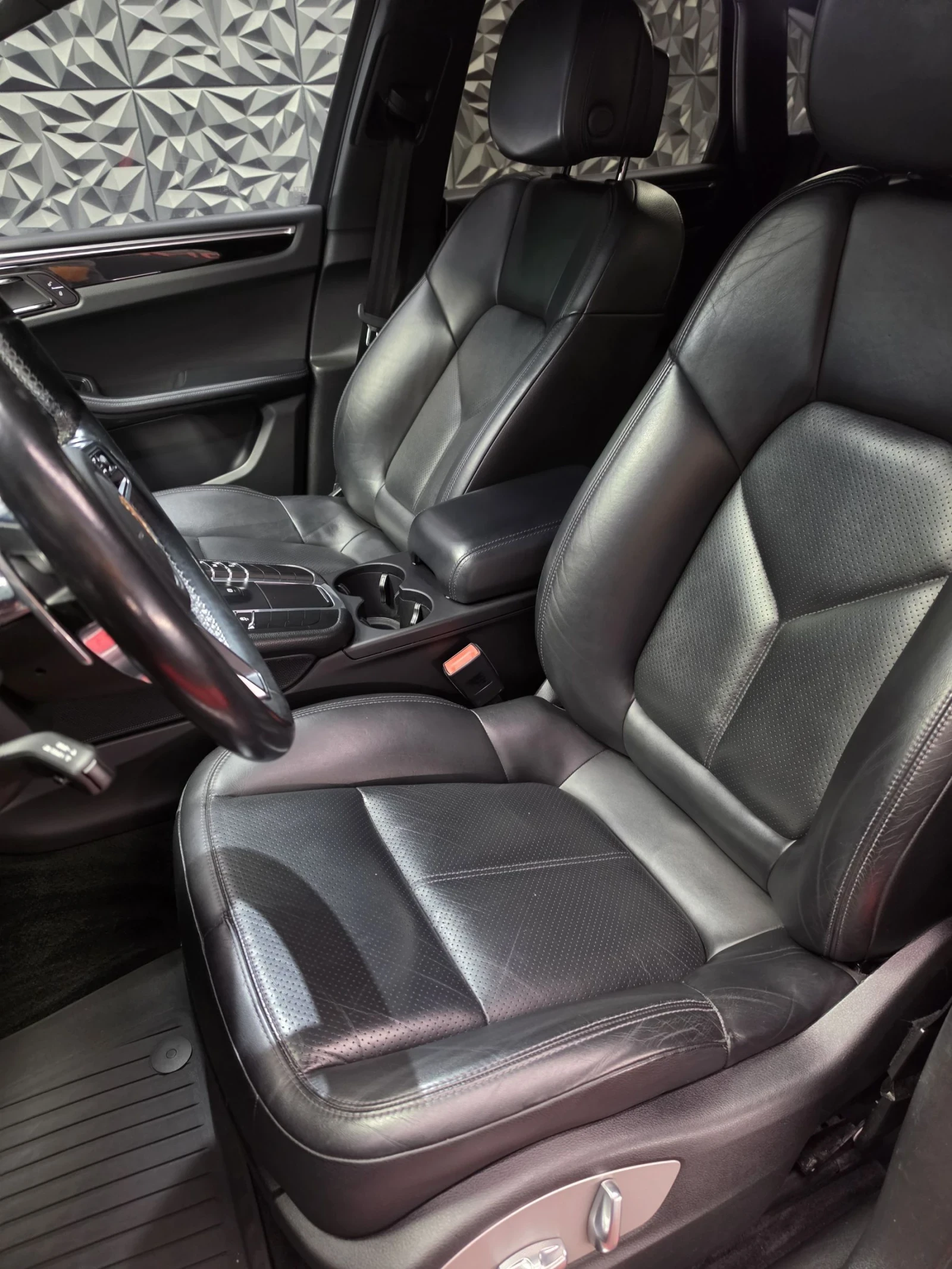 Porsche Macan S* 3.0-V6* DISTR* CAMERA* LINE ASI* NAVI* , снимка 9 - Автомобили и джипове - 55405795