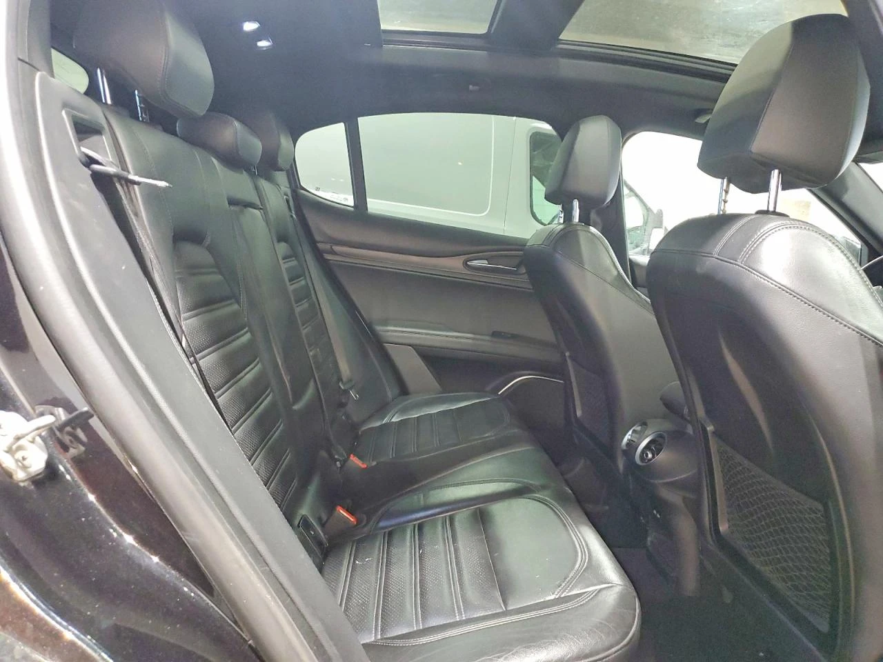 Alfa Romeo Stelvio 2.0l Ti Sport, снимка 11 - Автомобили и джипове - 55591559
