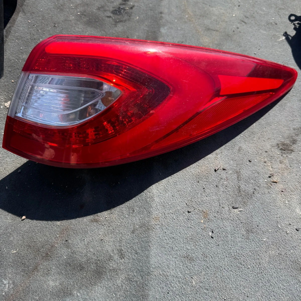 Десен външен стоп за Hyundai IX35 20 CRDI 92402-2Y500-326
