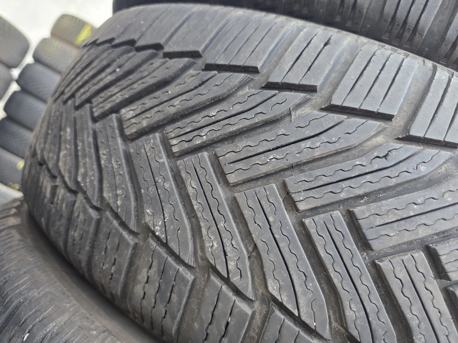 Гуми Зимни 215/65R16, снимка 5 - Гуми и джанти - 56724463