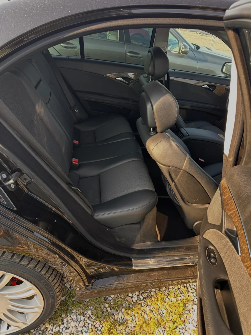 Mercedes-Benz E 320 CDI AIRMATIC , снимка 9 - Автомобили и джипове - 52669410