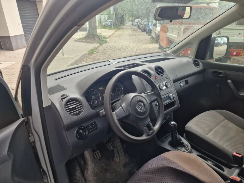 VW Caddy 1.6ТД, снимка 14 - Автомобили и джипове - 50653561