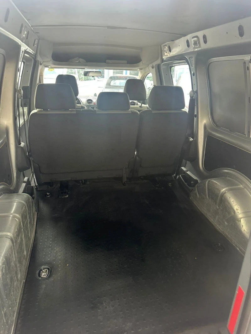 VW Caddy 1.6ТД, снимка 12 - Автомобили и джипове - 50653561