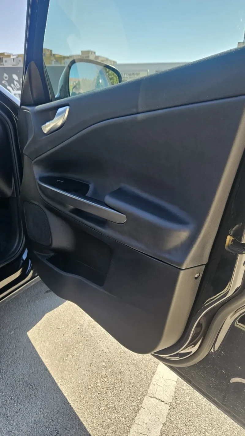 Alfa Romeo Giulietta Фабрична газ , снимка 15 - Автомобили и джипове - 52637136