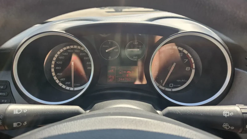 Alfa Romeo Giulietta Фабрична газ , снимка 17 - Автомобили и джипове - 52637136