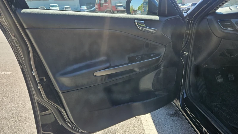 Alfa Romeo Giulietta Фабрична газ , снимка 14 - Автомобили и джипове - 52637136