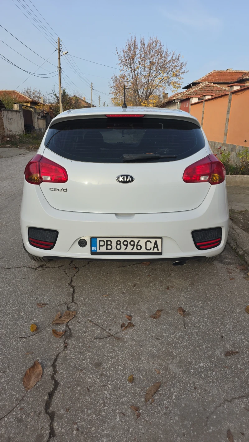 Kia Ceed 1.4, снимка 3 - Автомобили и джипове - 52910204