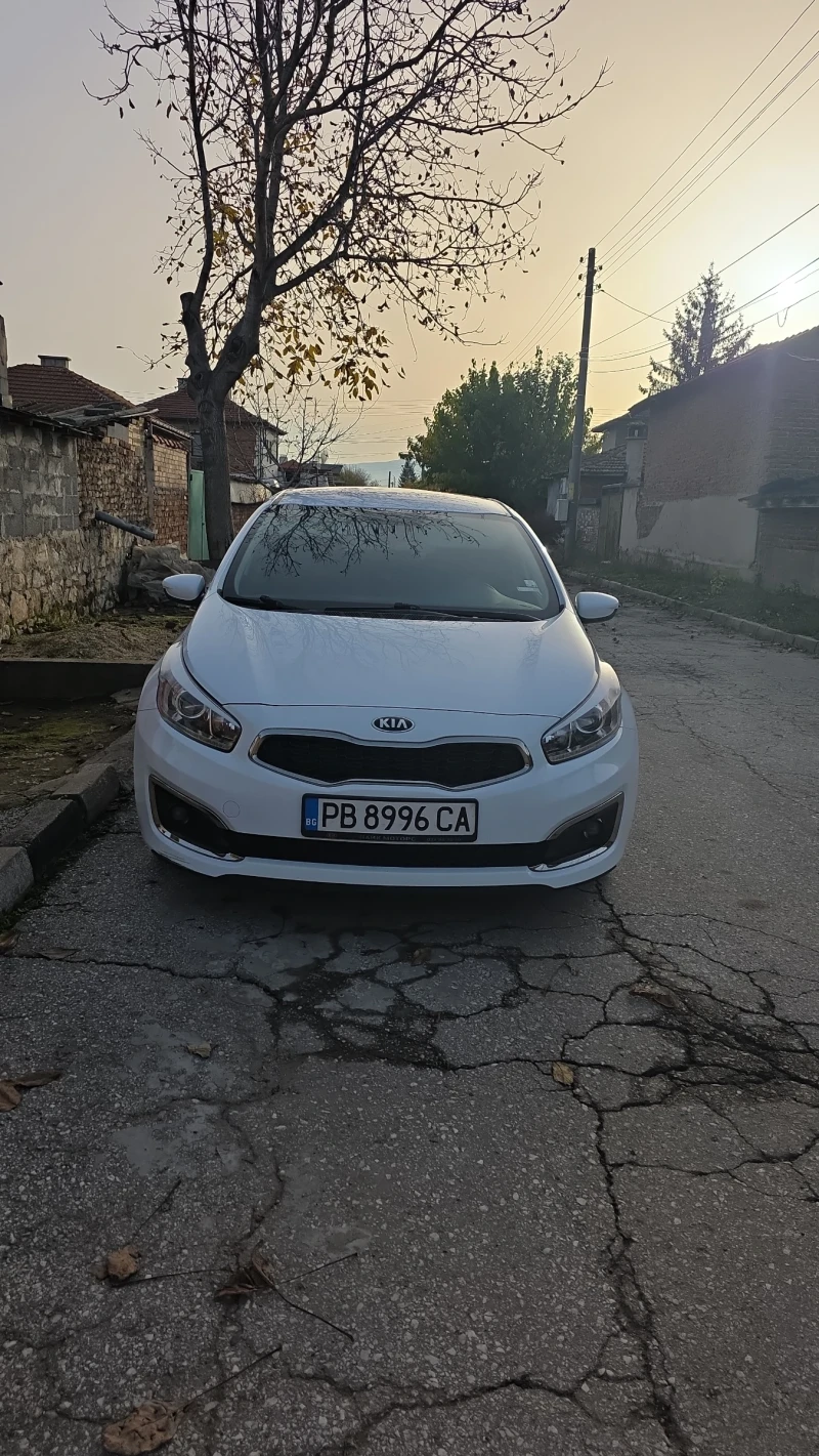 Kia Ceed 1.4, снимка 2 - Автомобили и джипове - 52910204