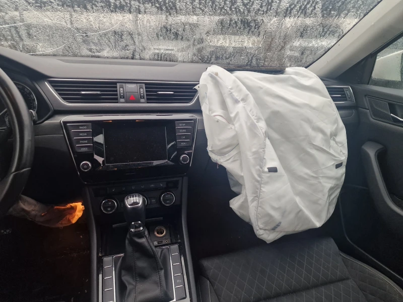 Skoda Superb 2.0 TDI 150KS, снимка 11 - Автомобили и джипове - 53294442