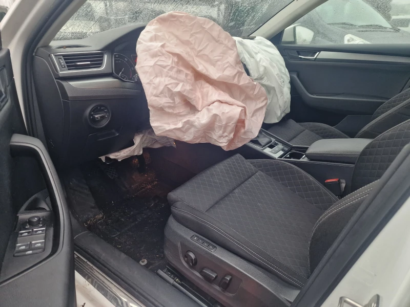 Skoda Superb 2.0 TDI 150KS, снимка 15 - Автомобили и джипове - 53294442