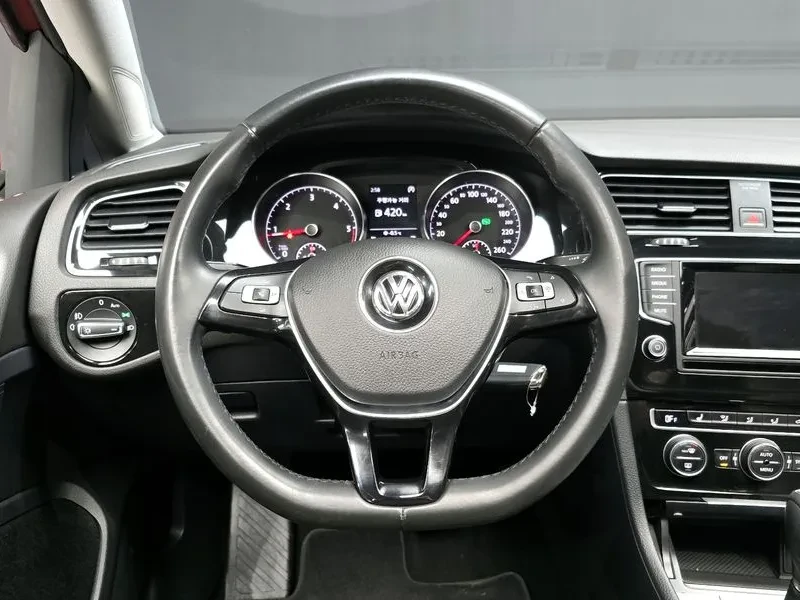 VW Golf 2.0 TDI, снимка 13 - Автомобили и джипове - 54302715