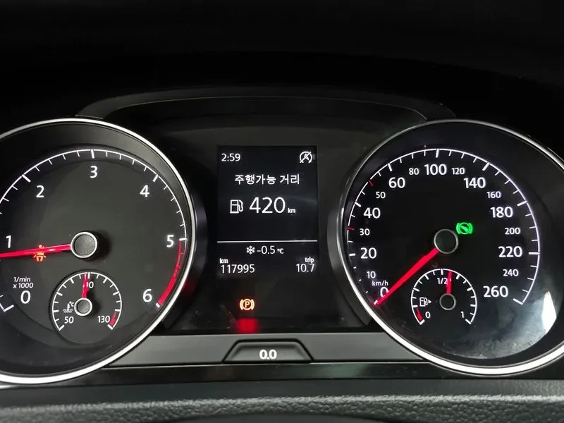 VW Golf 2.0 TDI, снимка 8 - Автомобили и джипове - 54302715