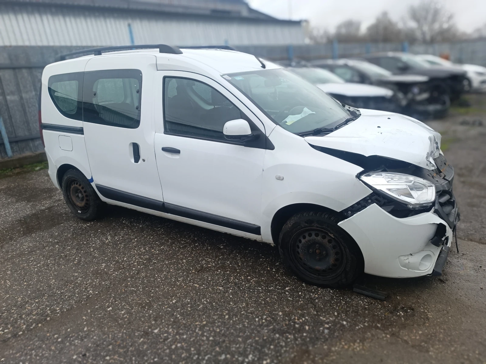 Dacia Dokker 1.6 i, снимка 5 - Автомобили и джипове - 46774323