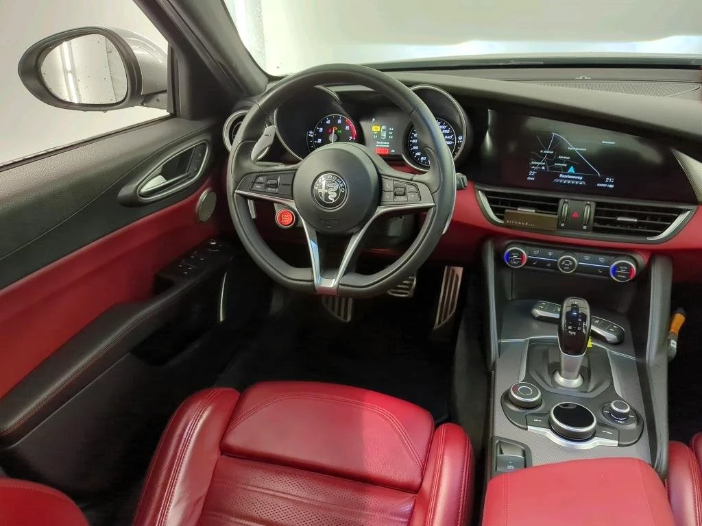 Alfa Romeo Giulia 2.0i Super 201hp - изображение 5