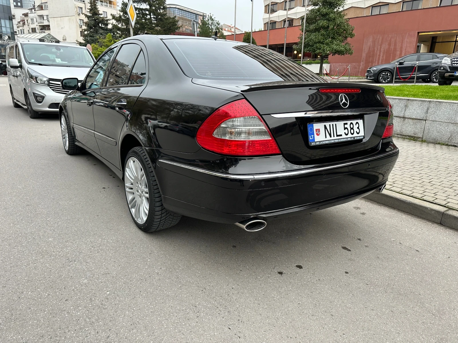 Mercedes-Benz E 320 CDI AIRMATIC  - изображение 6