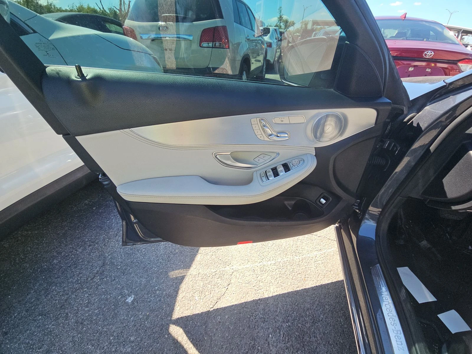 Mercedes-Benz C 300 burmester* multibeam led* Parking Assist - изображение 9