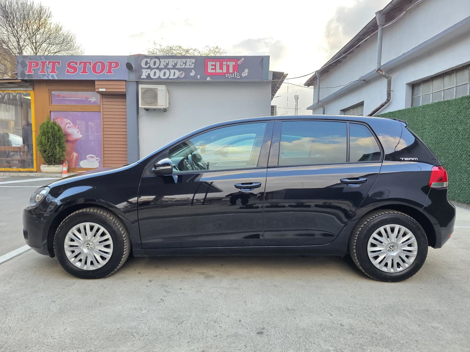 VW Golf 1.6TDI.KLIMA.podgrev.samo.parkirane, снимка 4 - Автомобили и джипове - 53868494