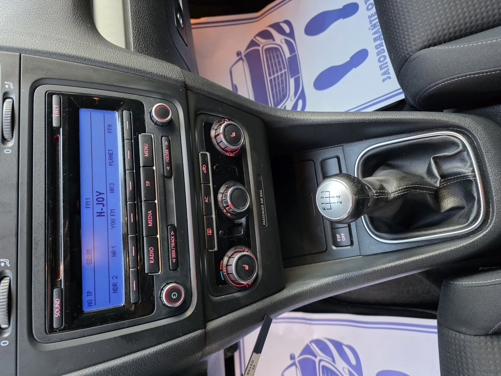 VW Golf 1.6TDI.KLIMA.podgrev.samo.parkirane, снимка 17 - Автомобили и джипове - 53868494