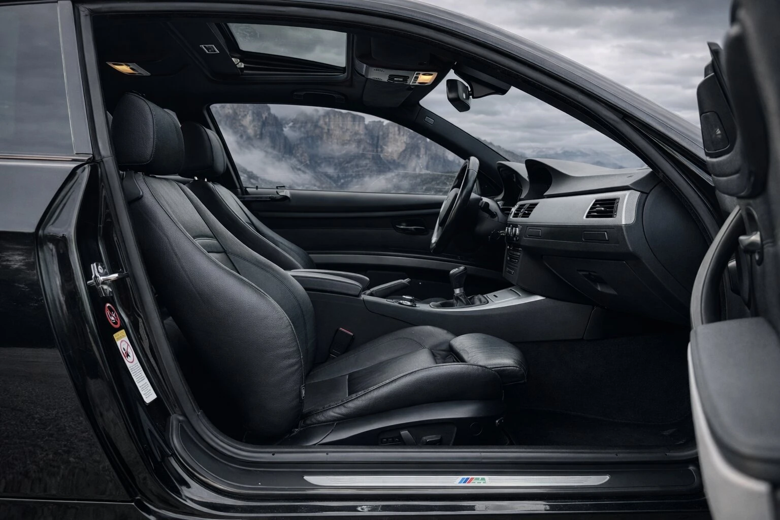 BMW 330 Дистроник/M-пакет/Шибидах, снимка 11 - Автомобили и джипове - 54234522