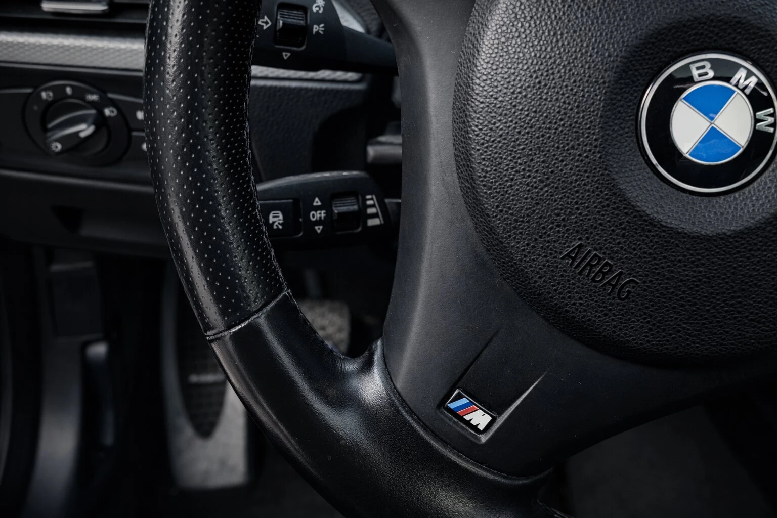 BMW 330 Дистроник/M-пакет/Шибидах, снимка 14 - Автомобили и джипове - 54234522