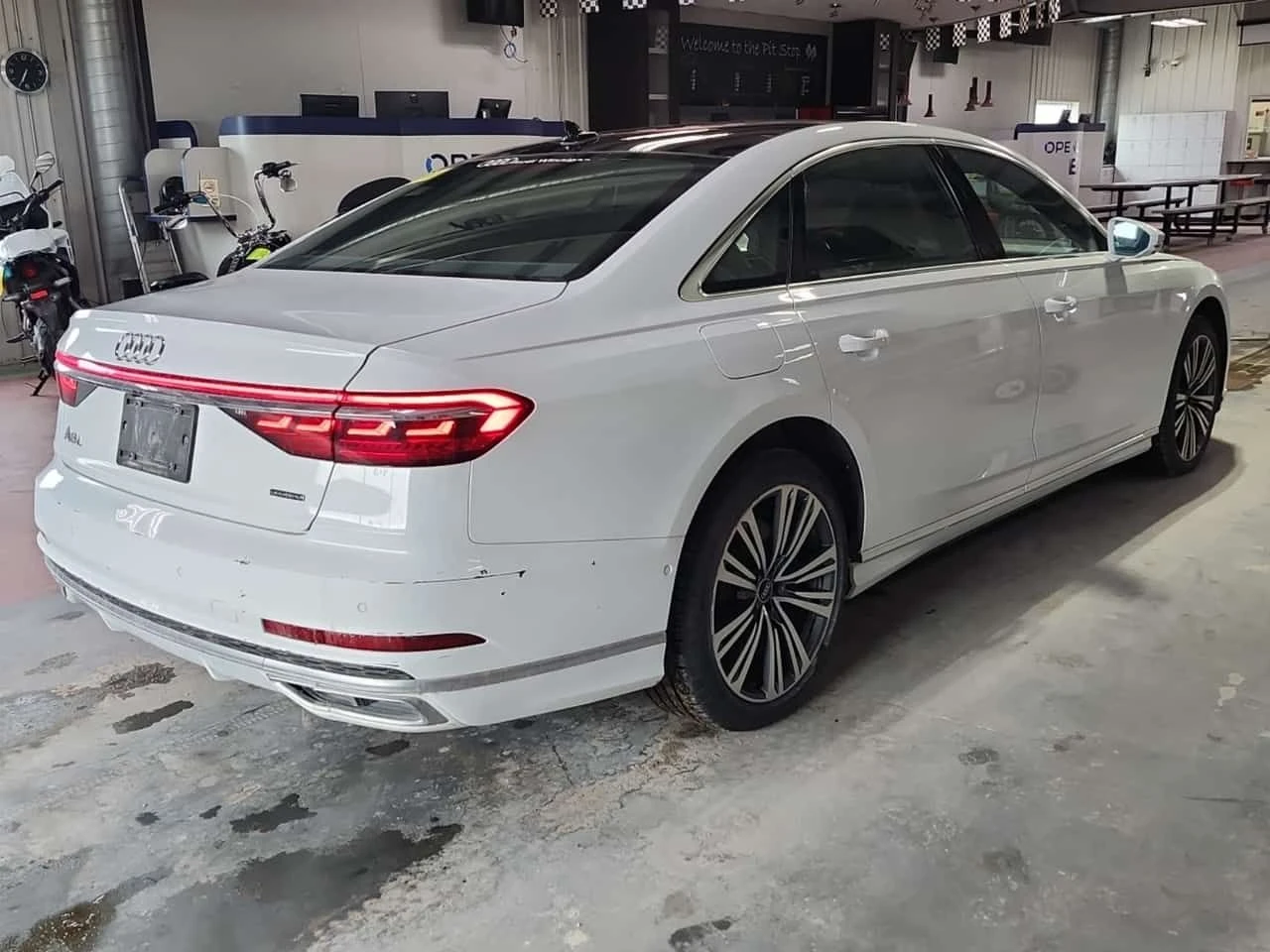 Audi A8 L 60 QUATTRO/МАСАЖИ/ПАНО/ОБДУХ/CARFAX/ФИНАНСИРАНЕ, снимка 3 - Автомобили и джипове - 54635960