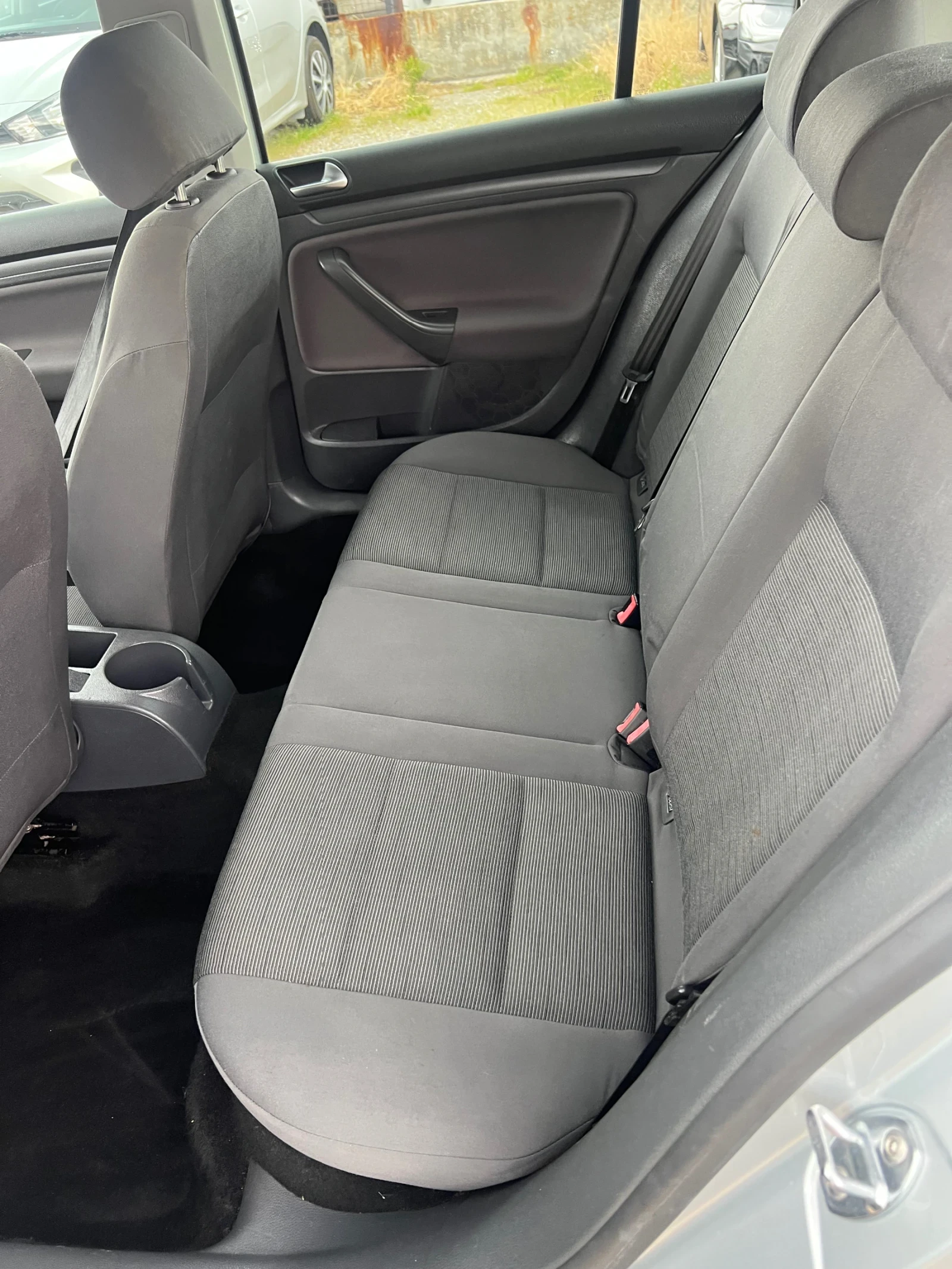 VW Golf 1.9 TDI-105 kc, снимка 14 - Автомобили и джипове - 54725614