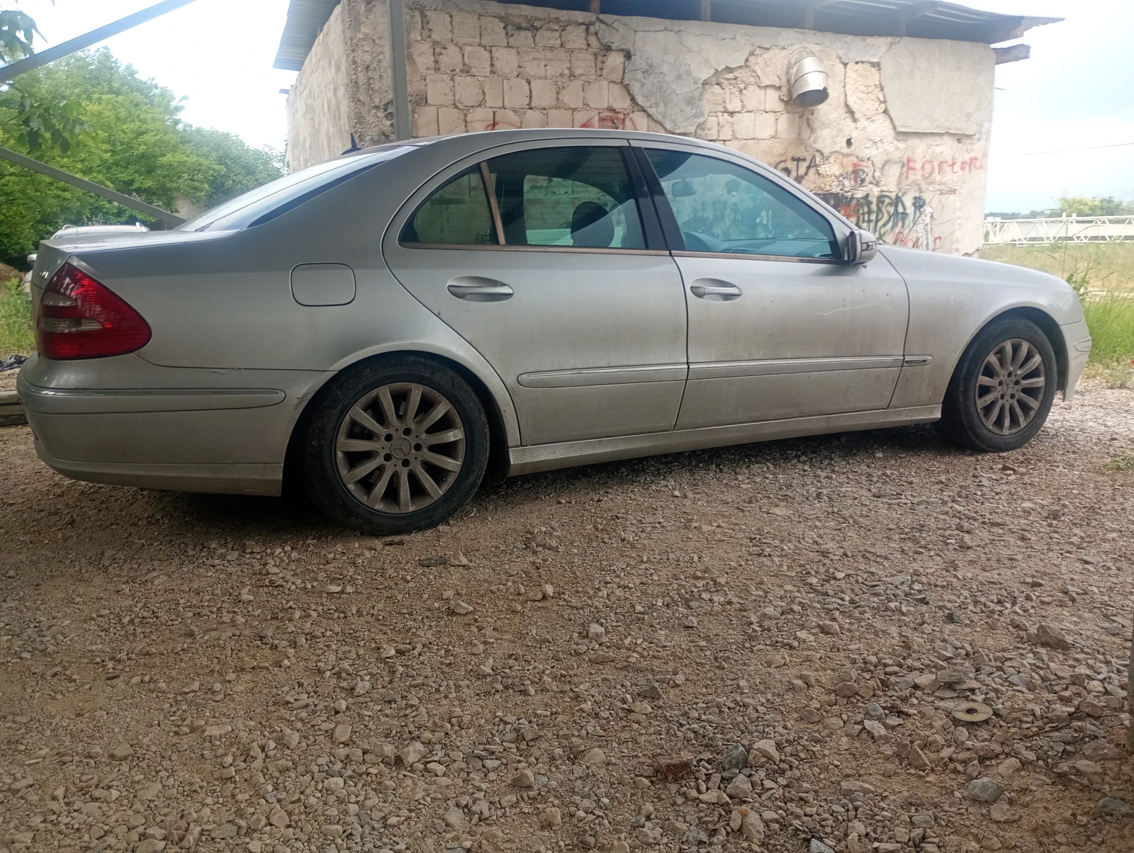 Mercedes-Benz E 280, снимка 2 - Автомобили и джипове - 54751164