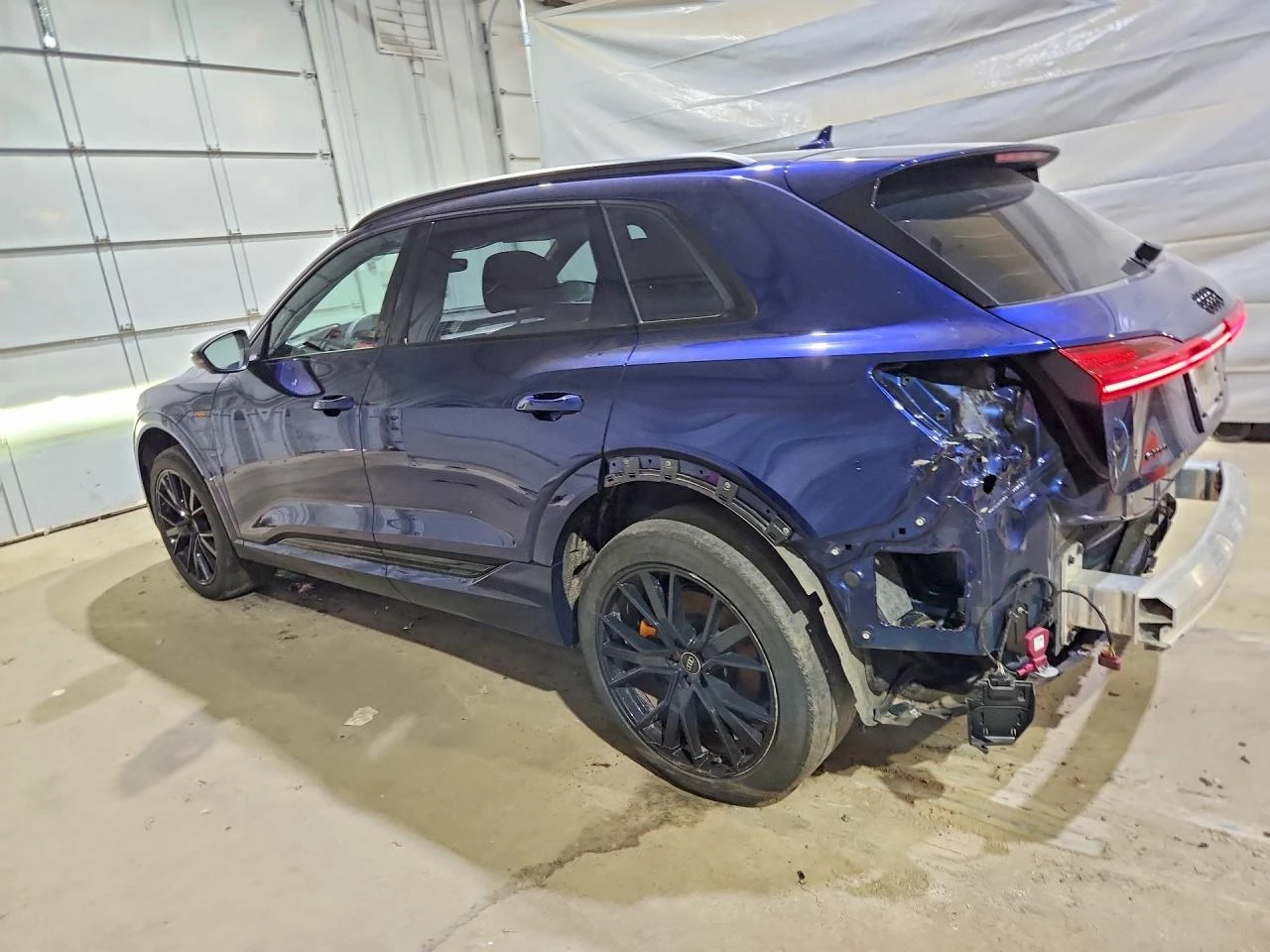 Audi E-Tron Chronos, снимка 2 - Автомобили и джипове - 55004153