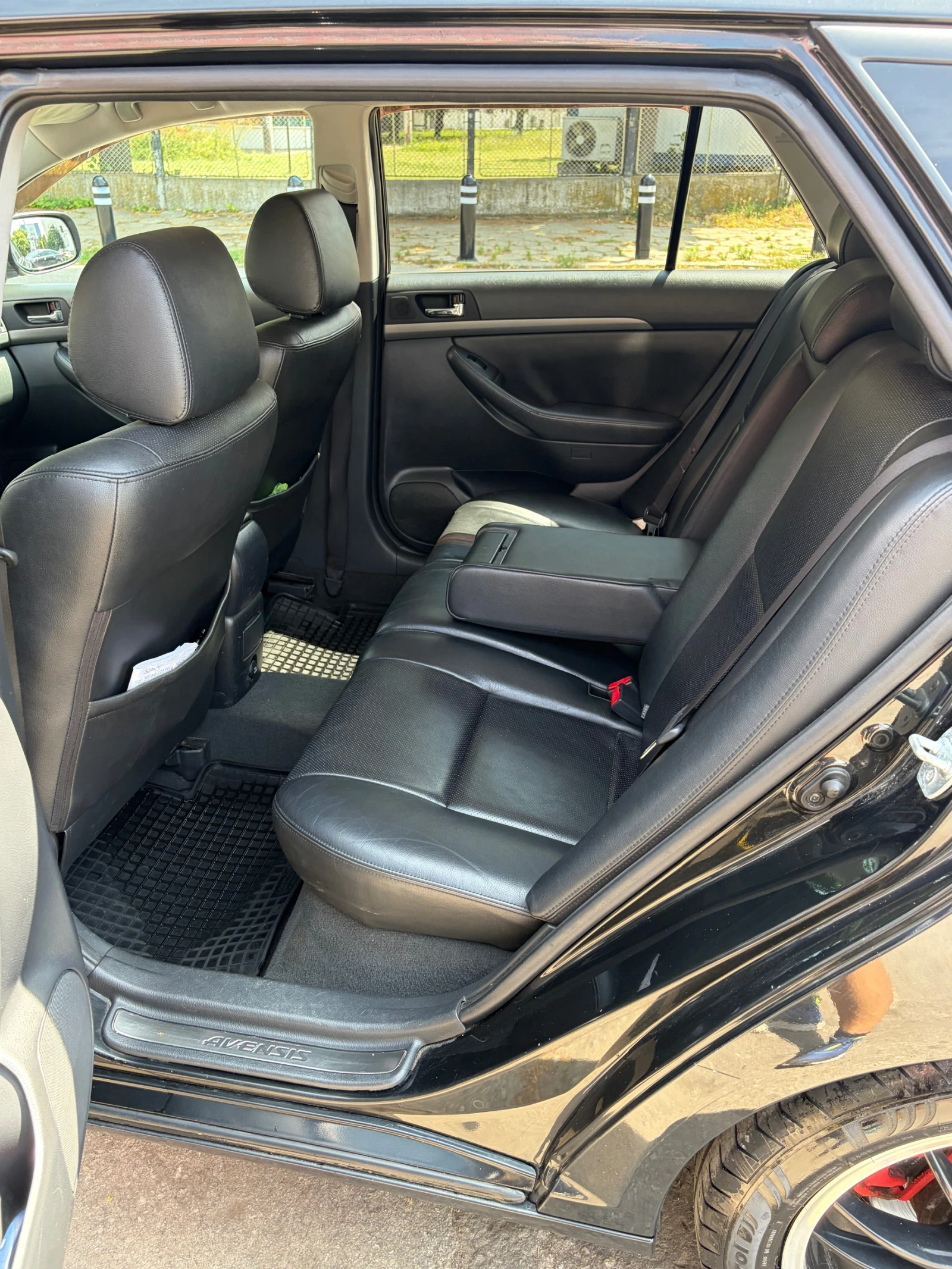 Toyota Avensis 2.4 бензин /газ, снимка 6 - Автомобили и джипове - 55143427