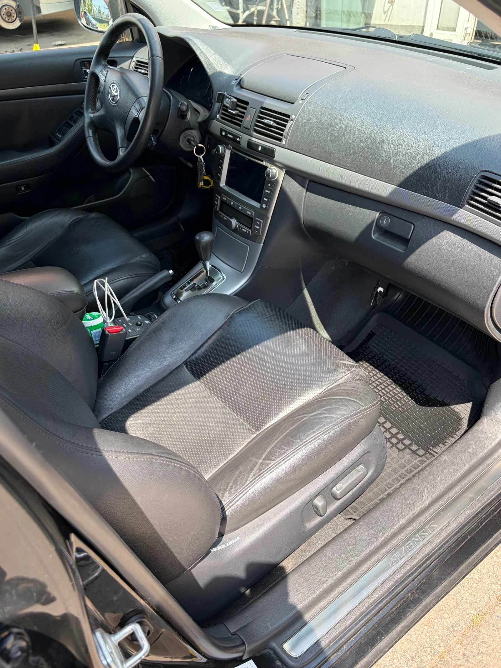 Toyota Avensis 2.4 бензин /газ, снимка 9 - Автомобили и джипове - 55143427