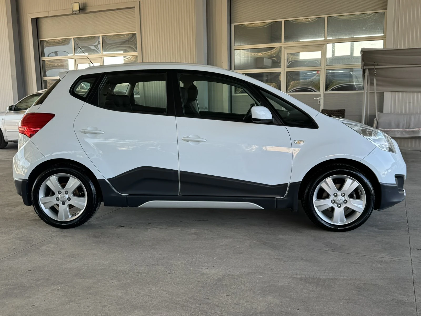 Kia Venga 90ps* GAS* CROSSOVER* KЛИМАТИК* , снимка 6 - Автомобили и джипове - 55610933