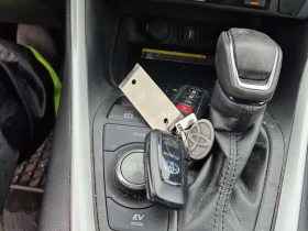 Toyota Rav4  HYBRID XSE / DISTRONIC / CAMERA / JBL / CARFAX , снимка 8