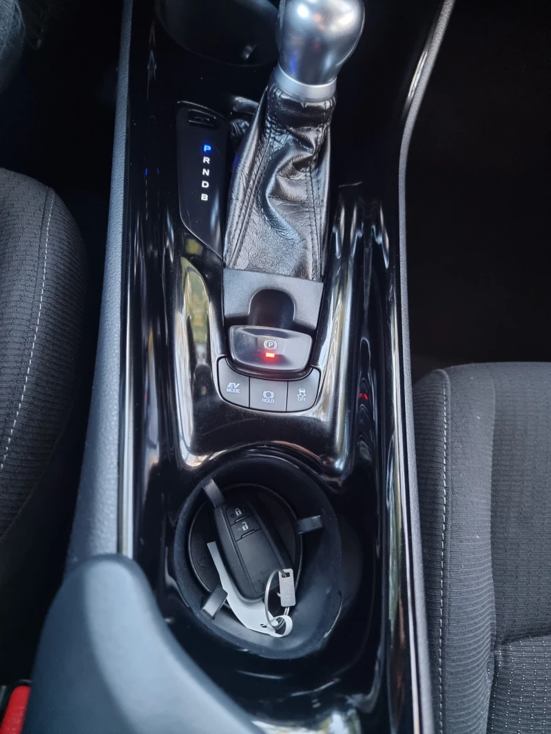Toyota C-HR 1, 8 hibrid, снимка 17 - Автомобили и джипове - 52171808