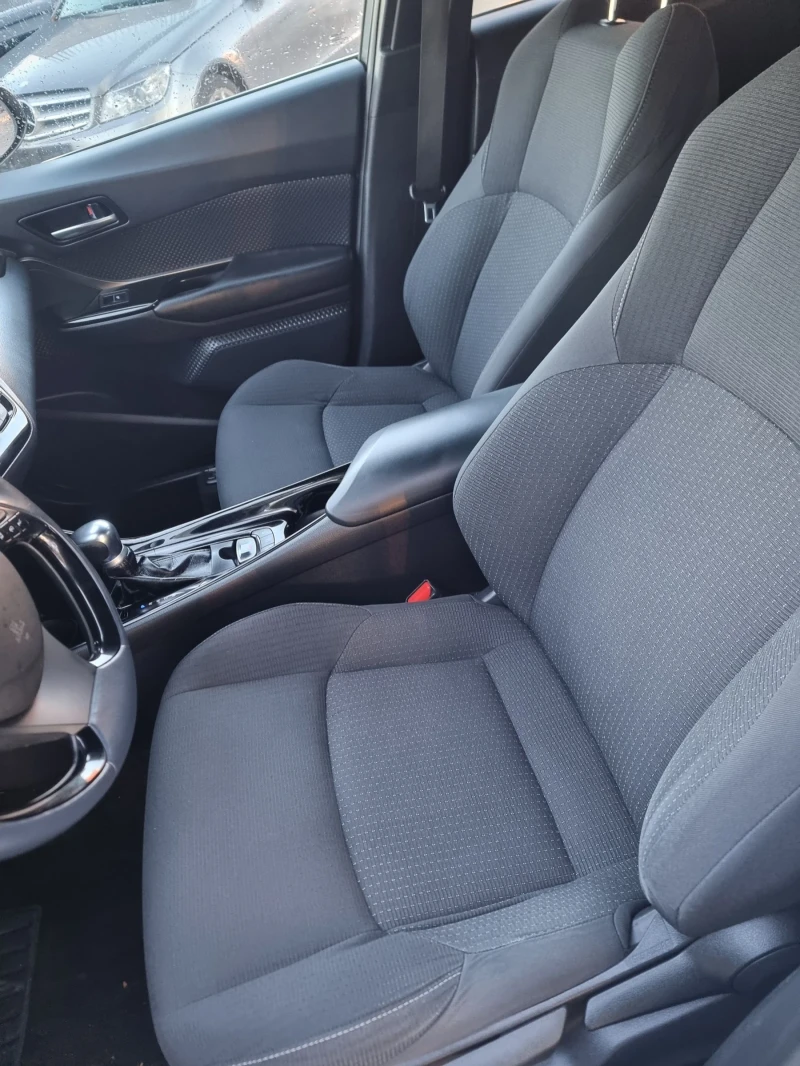 Toyota C-HR 1, 8 hibrid, снимка 15 - Автомобили и джипове - 52171808