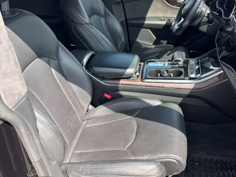 Audi Q8 TECHNIK * FULL S LINE* ДИСТРОНИК* ПРЕДСТАВИТЕЛСТВО, снимка 13 - Автомобили и джипове - 53691619