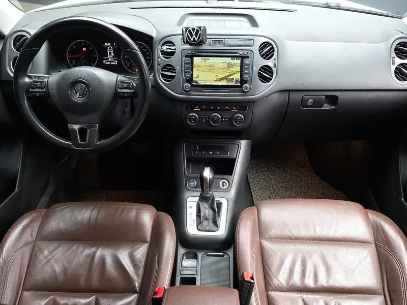 VW Tiguan 2.0 TDI PREMIUM 5N, снимка 7 - Автомобили и джипове - 55216085